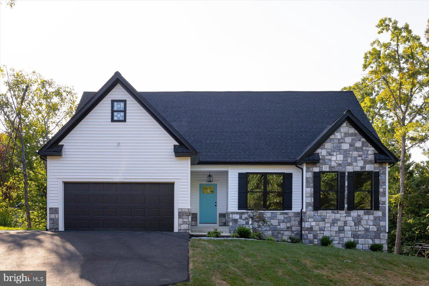 111 HUNTINGTON HILLS LN, FREDERICKSBURG, Virginia 22401, 4 Bedrooms Bedrooms, ,3 BathroomsBathrooms,Residential,For sale,111 HUNTINGTON HILLS LN,VAFB2008144 MLS # VAFB2008144