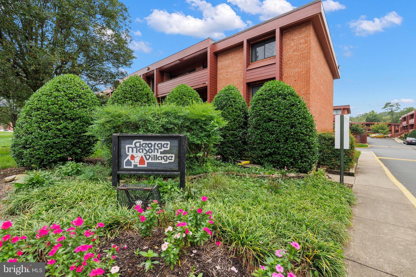 1529 S GEORGE MASON DR S #11, ARLINGTON, Virginia 22204, 2 Bedrooms Bedrooms, ,1 BathroomBathrooms,Residential,For sale,1529 S GEORGE MASON DR S #11,VAAR2057176 MLS # VAAR2057176