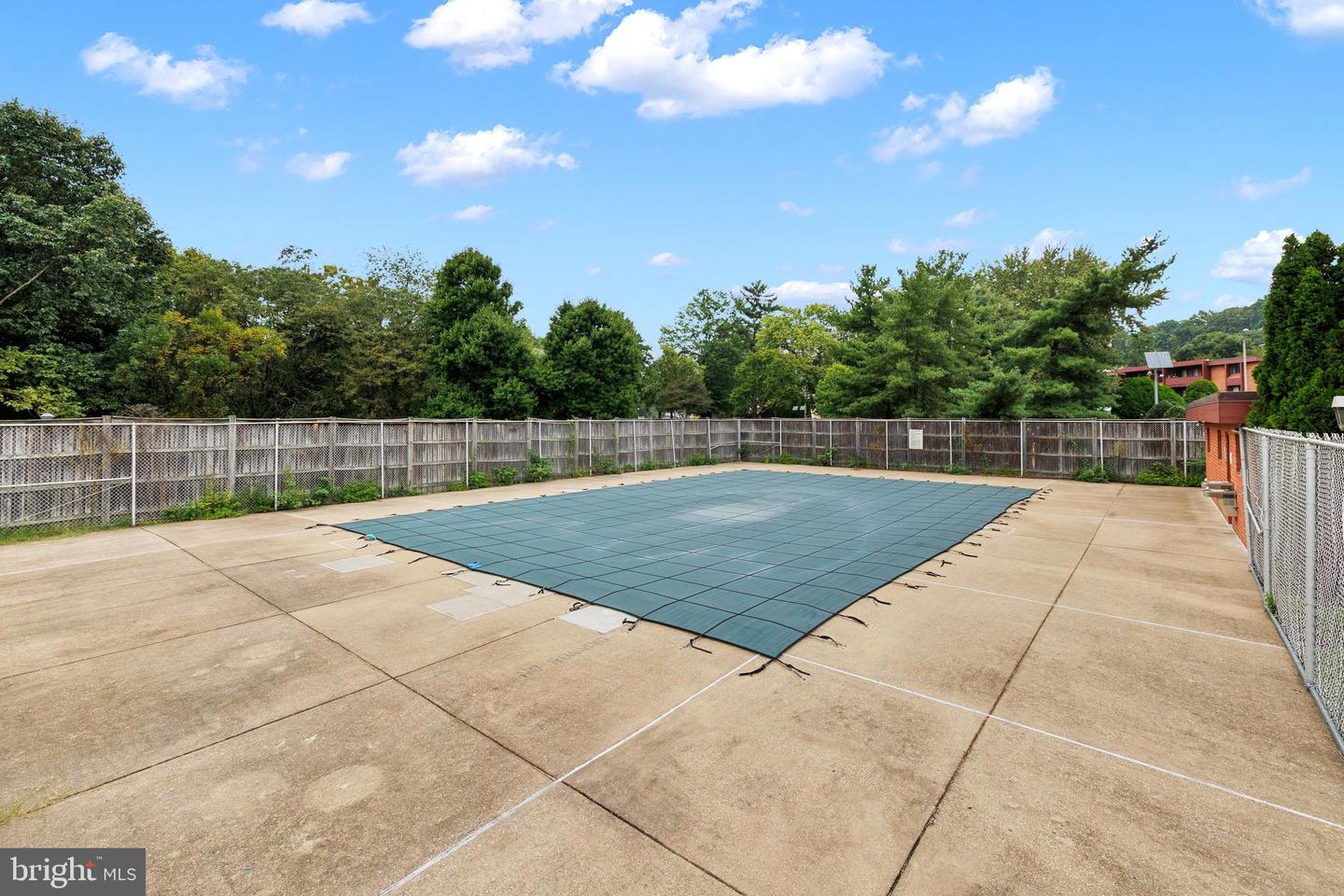 1529 S GEORGE MASON DR S #11, ARLINGTON, Virginia 22204, 2 Bedrooms Bedrooms, ,1 BathroomBathrooms,Residential,For sale,1529 S GEORGE MASON DR S #11,VAAR2057176 MLS # VAAR2057176