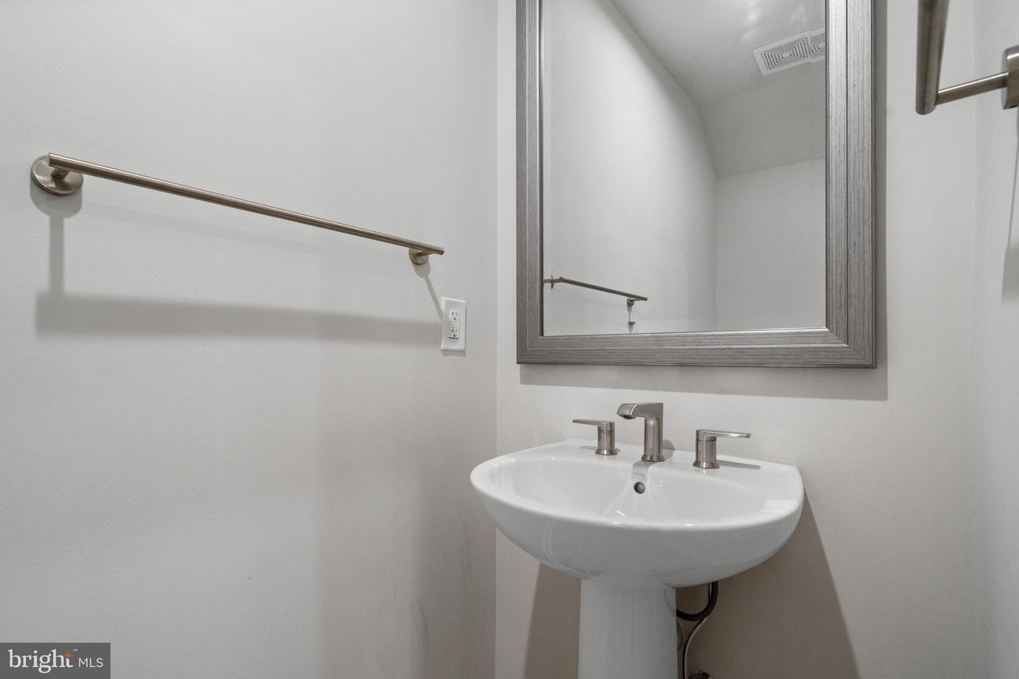 43476 DANVILLE TER, ASHBURN, Virginia 20148, 3 Bedrooms Bedrooms, ,2 BathroomsBathrooms,Residential,For sale,43476 DANVILLE TER,VALO2095740 MLS # VALO2095740