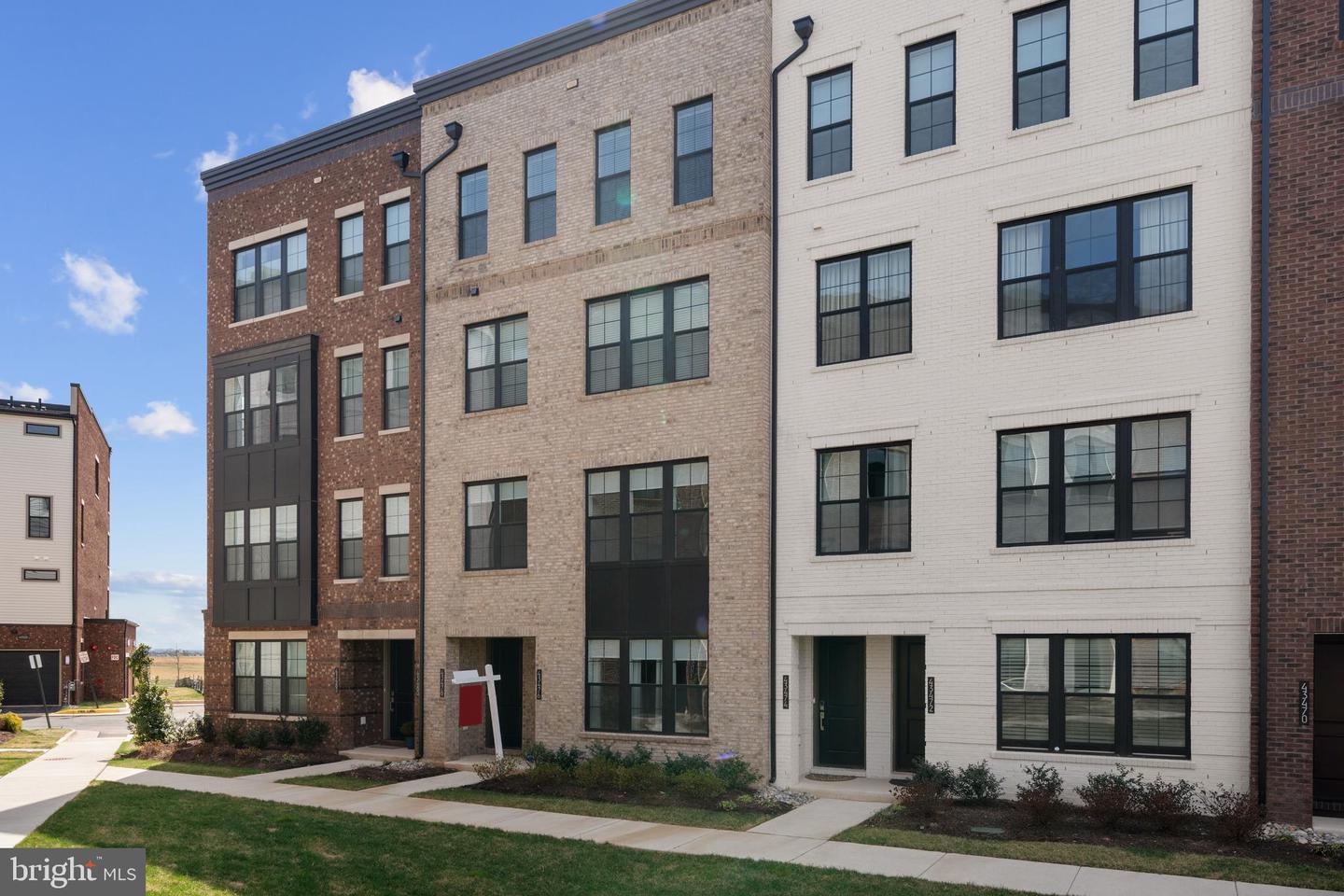 43476 DANVILLE TER, ASHBURN, Virginia 20148, 3 Bedrooms Bedrooms, ,2 BathroomsBathrooms,Residential,For sale,43476 DANVILLE TER,VALO2095740 MLS # VALO2095740