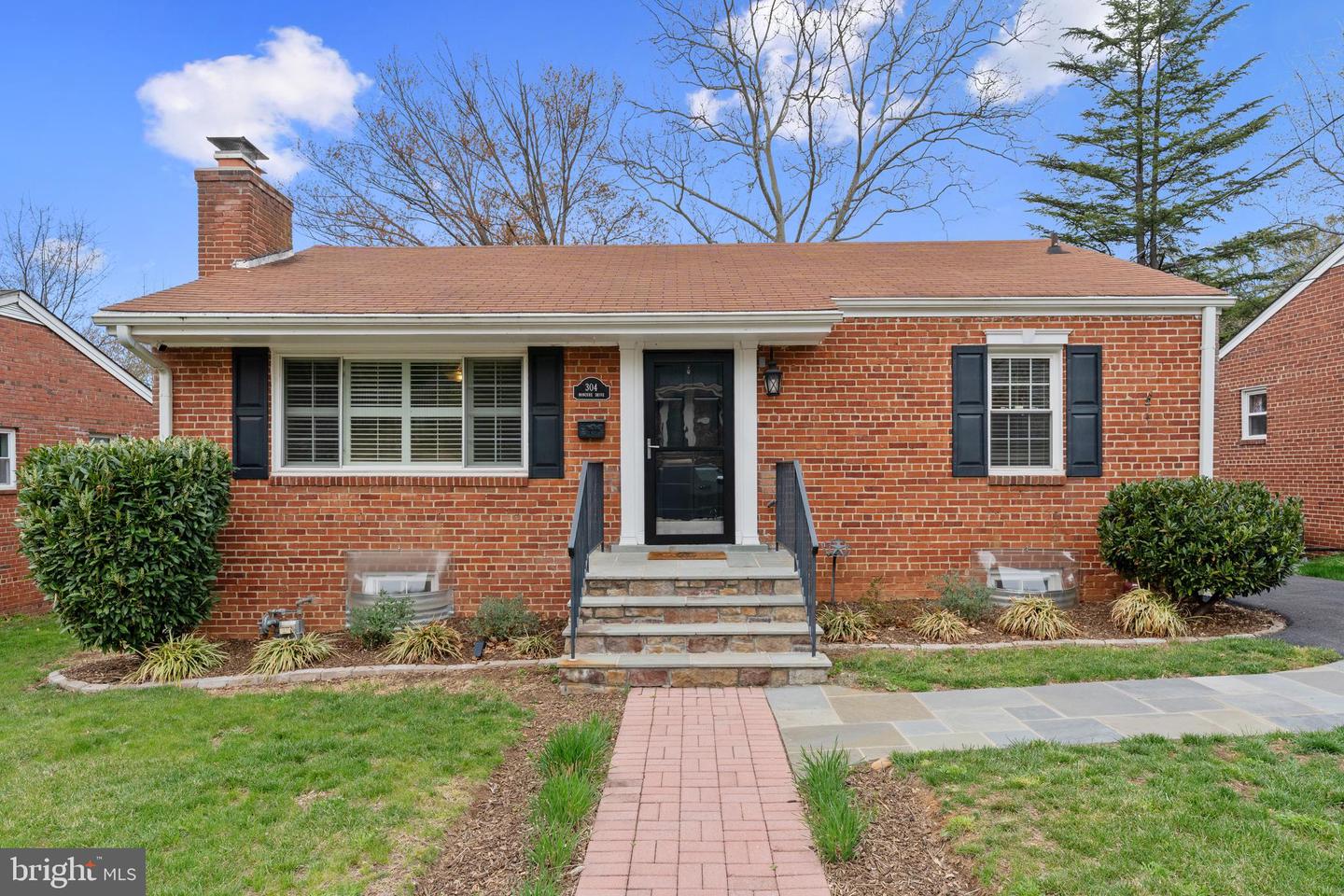 304 MONCURE DR, ALEXANDRIA, Virginia 22314, 3 Bedrooms Bedrooms, ,2 BathroomsBathrooms,Residential,For sale,304 MONCURE DR,VAAX2045058 MLS # VAAX2045058