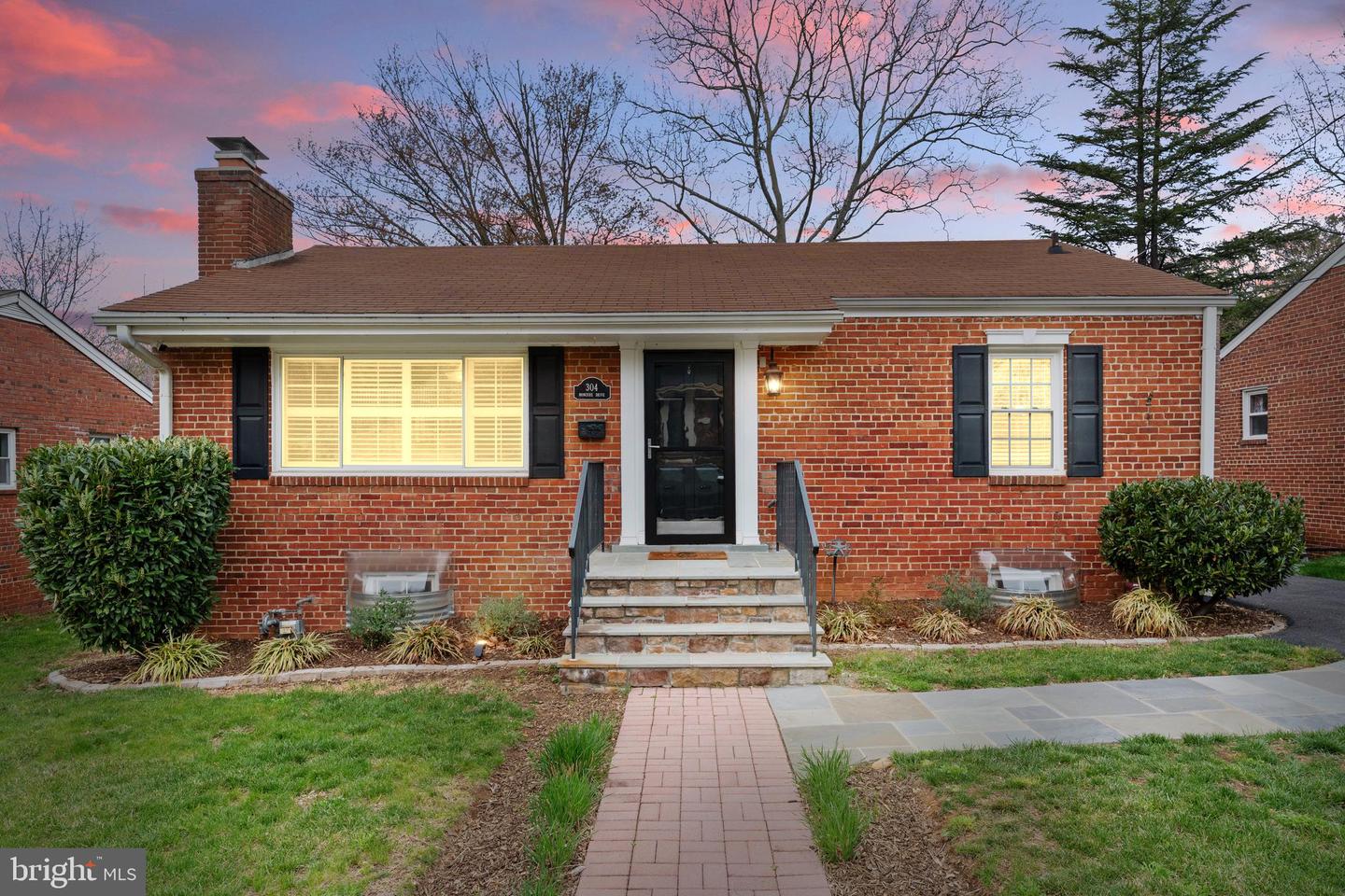 304 MONCURE DR, ALEXANDRIA, Virginia 22314, 3 Bedrooms Bedrooms, ,2 BathroomsBathrooms,Residential,For sale,304 MONCURE DR,VAAX2045058 MLS # VAAX2045058