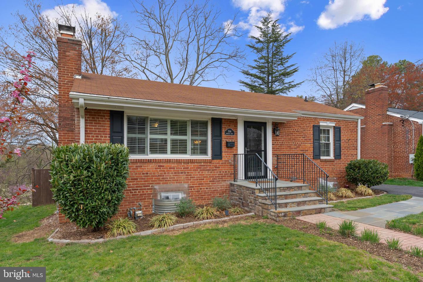 304 MONCURE DR, ALEXANDRIA, Virginia 22314, 3 Bedrooms Bedrooms, ,2 BathroomsBathrooms,Residential,For sale,304 MONCURE DR,VAAX2045058 MLS # VAAX2045058