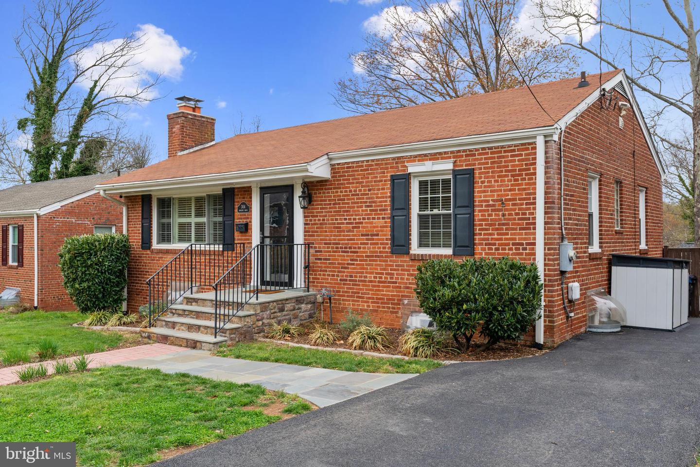 304 MONCURE DR, ALEXANDRIA, Virginia 22314, 3 Bedrooms Bedrooms, ,2 BathroomsBathrooms,Residential,For sale,304 MONCURE DR,VAAX2045058 MLS # VAAX2045058