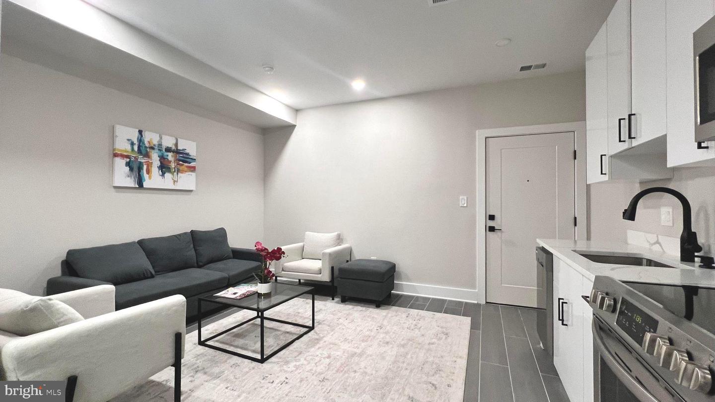 824 18TH ST NE #1, WASHINGTON, District Of Columbia 20002, 1 Bedroom Bedrooms, ,1 BathroomBathrooms,Residential,For sale,824 18TH ST NE #1,DCDC2146786 MLS # DCDC2146786