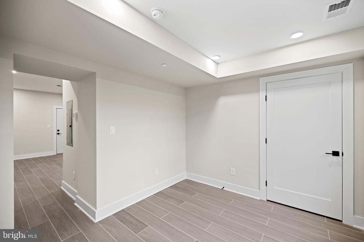 824 18TH ST NE #1, WASHINGTON, District Of Columbia 20002, 1 Bedroom Bedrooms, ,1 BathroomBathrooms,Residential,For sale,824 18TH ST NE #1,DCDC2146786 MLS # DCDC2146786