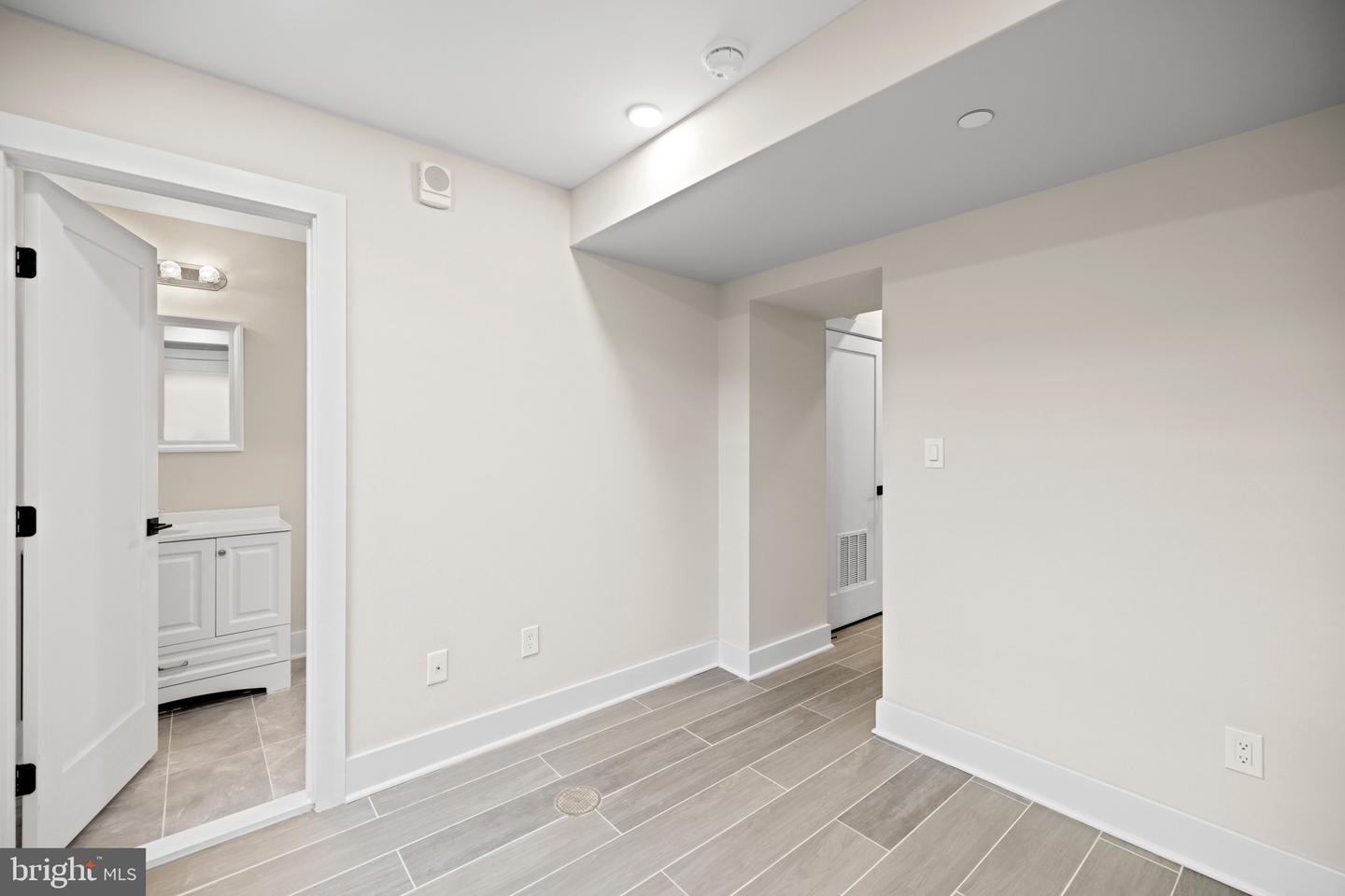 824 18TH ST NE #1, WASHINGTON, District Of Columbia 20002, 1 Bedroom Bedrooms, ,1 BathroomBathrooms,Residential,For sale,824 18TH ST NE #1,DCDC2146786 MLS # DCDC2146786
