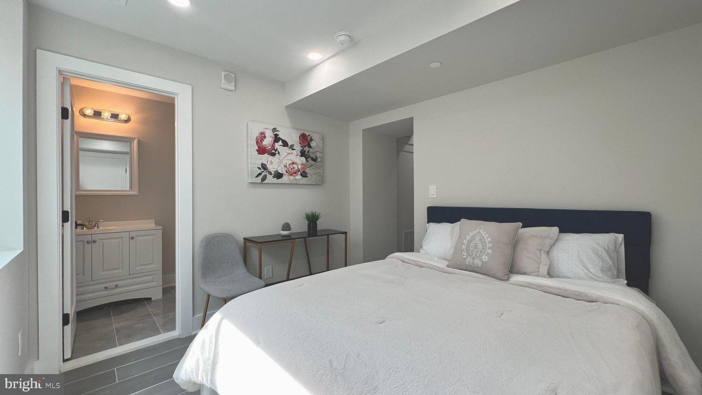 824 18TH ST NE #1, WASHINGTON, District Of Columbia 20002, 1 Bedroom Bedrooms, ,1 BathroomBathrooms,Residential,For sale,824 18TH ST NE #1,DCDC2146786 MLS # DCDC2146786
