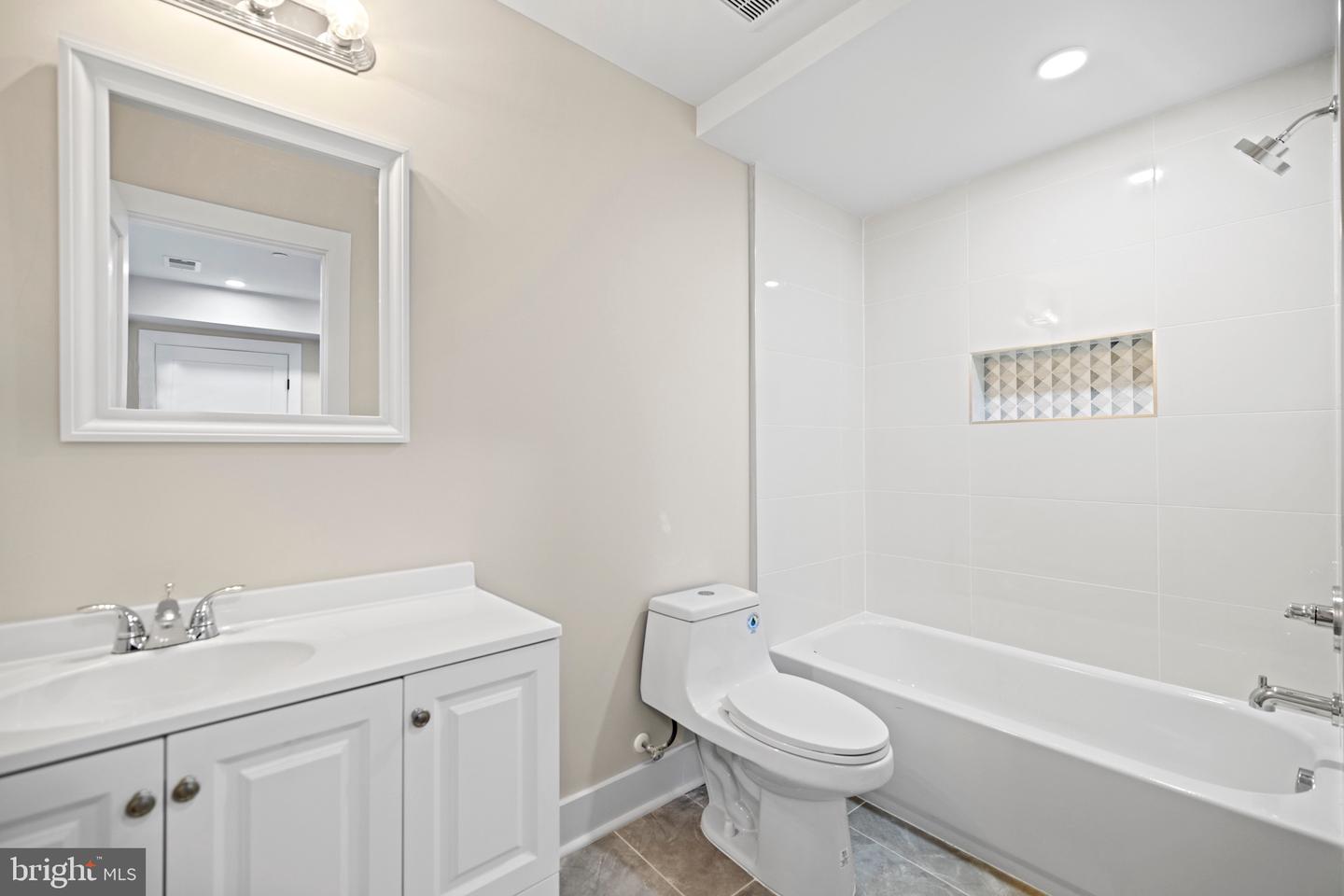 824 18TH ST NE #1, WASHINGTON, District Of Columbia 20002, 1 Bedroom Bedrooms, ,1 BathroomBathrooms,Residential,For sale,824 18TH ST NE #1,DCDC2146786 MLS # DCDC2146786