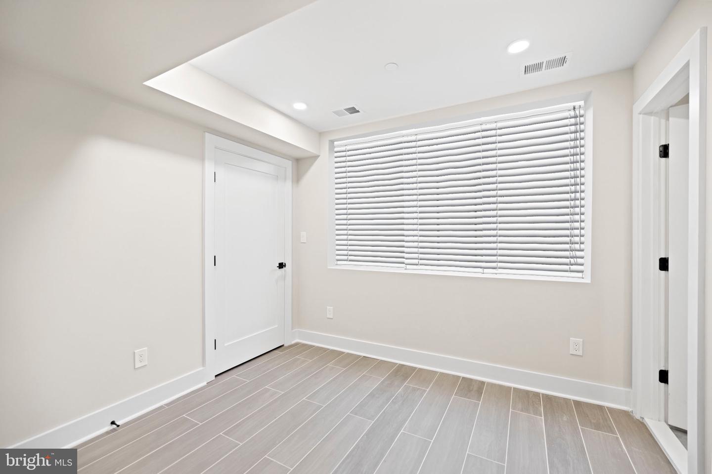 824 18TH ST NE #1, WASHINGTON, District Of Columbia 20002, 1 Bedroom Bedrooms, ,1 BathroomBathrooms,Residential,For sale,824 18TH ST NE #1,DCDC2146786 MLS # DCDC2146786