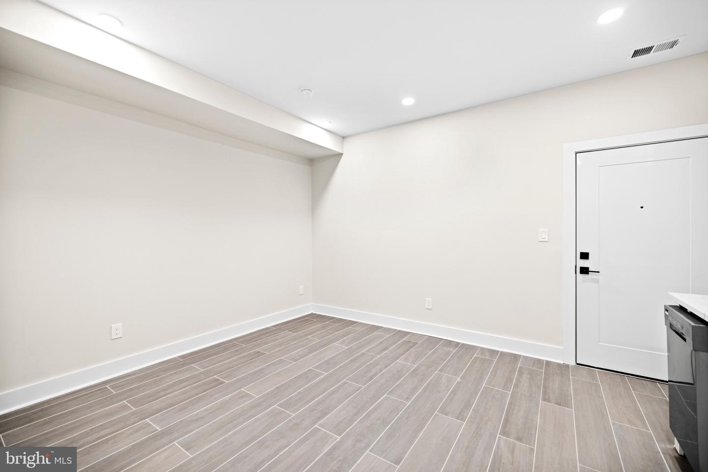 824 18TH ST NE #1, WASHINGTON, District Of Columbia 20002, 1 Bedroom Bedrooms, ,1 BathroomBathrooms,Residential,For sale,824 18TH ST NE #1,DCDC2146786 MLS # DCDC2146786