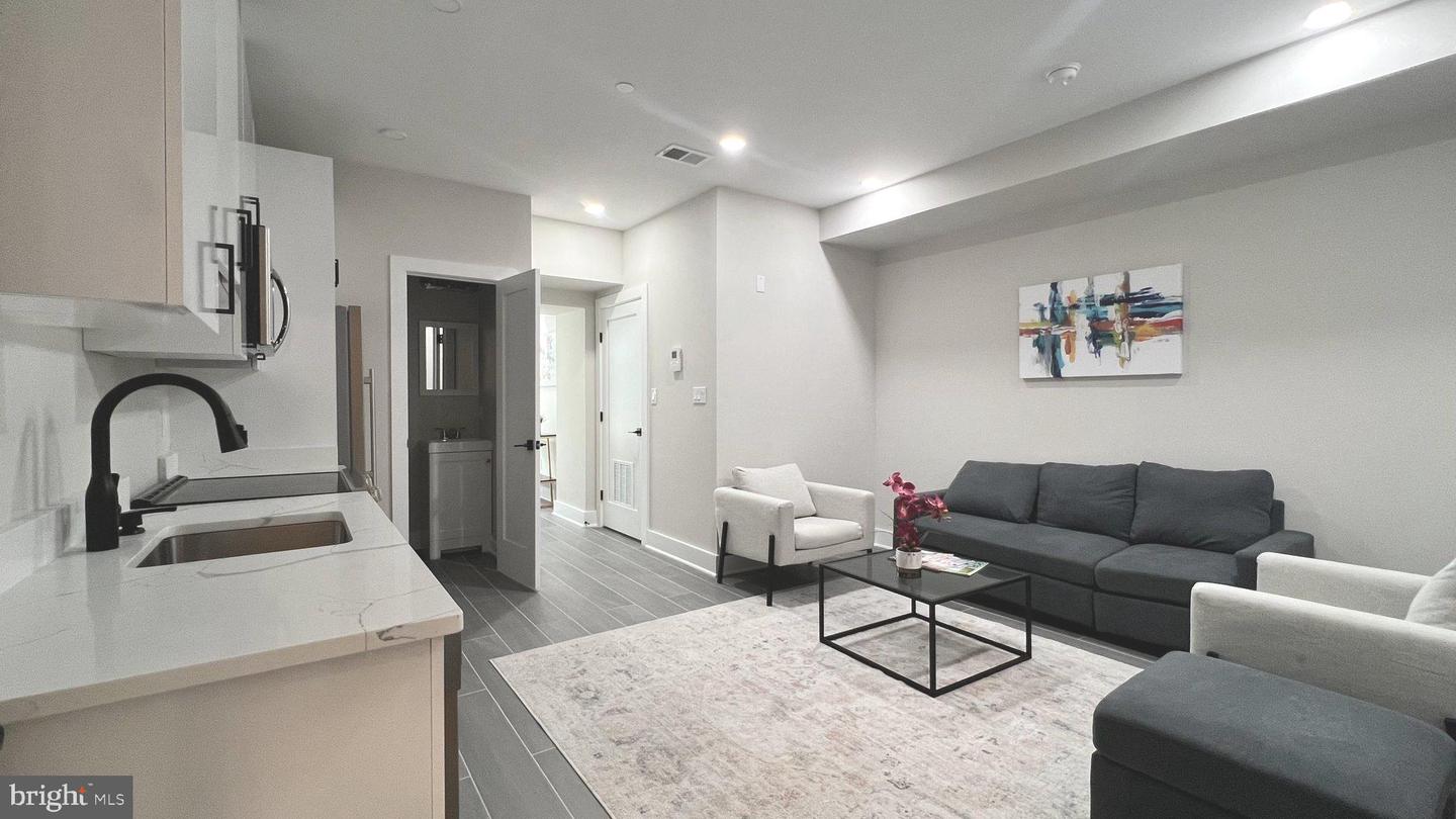824 18TH ST NE #1, WASHINGTON, District Of Columbia 20002, 1 Bedroom Bedrooms, ,1 BathroomBathrooms,Residential,For sale,824 18TH ST NE #1,DCDC2146786 MLS # DCDC2146786
