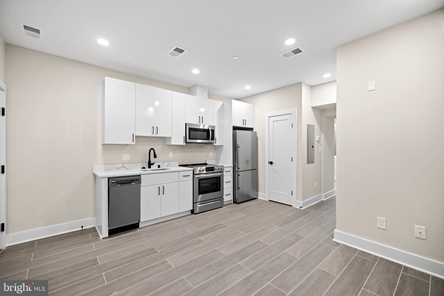 824 18TH ST NE #1, WASHINGTON, District Of Columbia 20002, 1 Bedroom Bedrooms, ,1 BathroomBathrooms,Residential,For sale,824 18TH ST NE #1,DCDC2146786 MLS # DCDC2146786