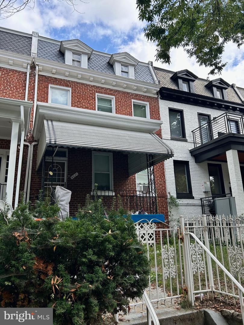 4021 ILLINOIS AVE NW, WASHINGTON, District Of Columbia 20011, 3 Bedrooms Bedrooms, ,2 BathroomsBathrooms,Residential,For sale,4021 ILLINOIS AVE NW,DCDC2159568 MLS # DCDC2159568