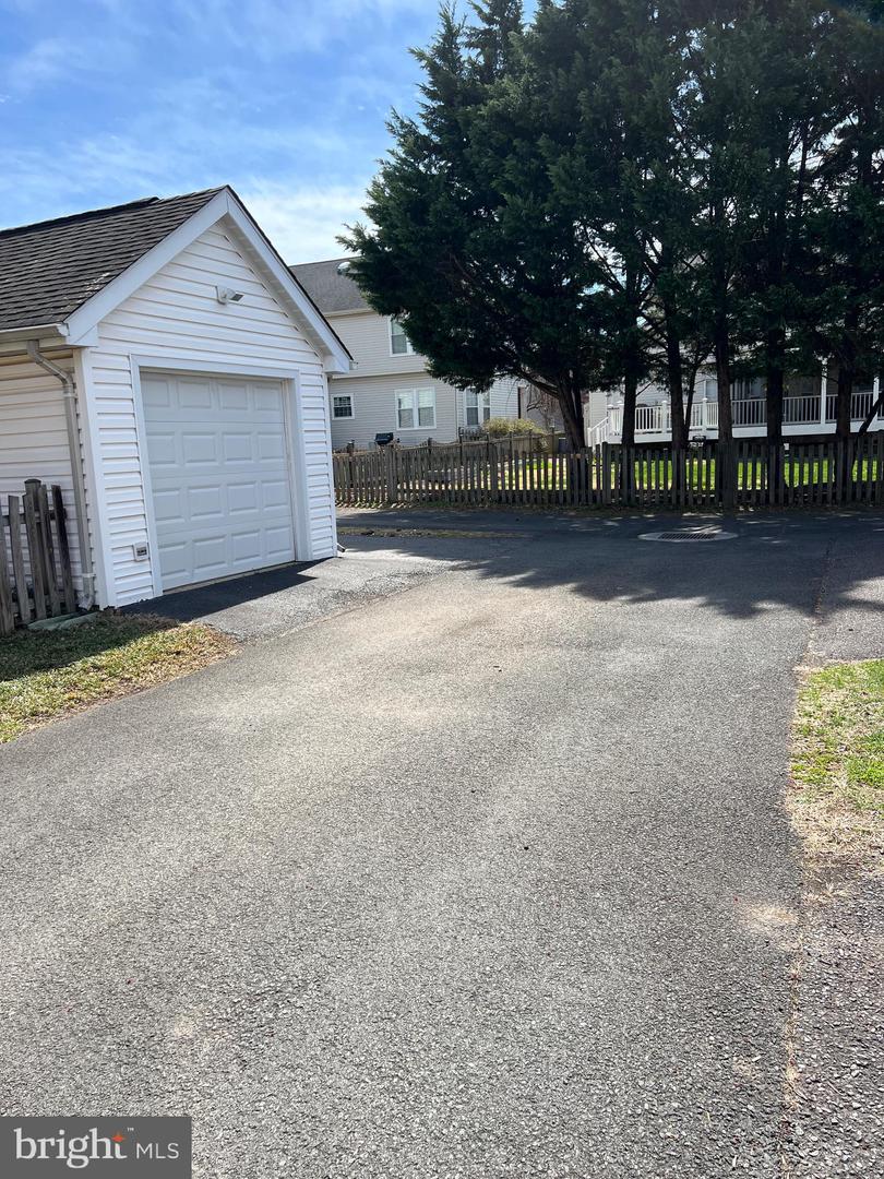26004 TALAMORE DR, CHANTILLY, Virginia 20152, 3 Bedrooms Bedrooms, ,2 BathroomsBathrooms,Residential,For sale,26004 TALAMORE DR,VALO2087690 MLS # VALO2087690