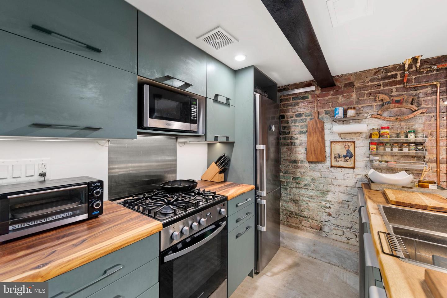 1675 MONTELLO AVE NE, WASHINGTON, District Of Columbia 20002, 4 Bedrooms Bedrooms, ,3 BathroomsBathrooms,Residential,For sale,1675 MONTELLO AVE NE,DCDC2186842 MLS # DCDC2186842