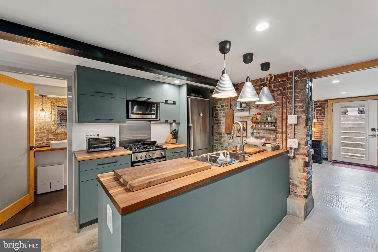 1675 MONTELLO AVE NE, WASHINGTON, District Of Columbia 20002, 4 Bedrooms Bedrooms, ,3 BathroomsBathrooms,Residential,For sale,1675 MONTELLO AVE NE,DCDC2186842 MLS # DCDC2186842