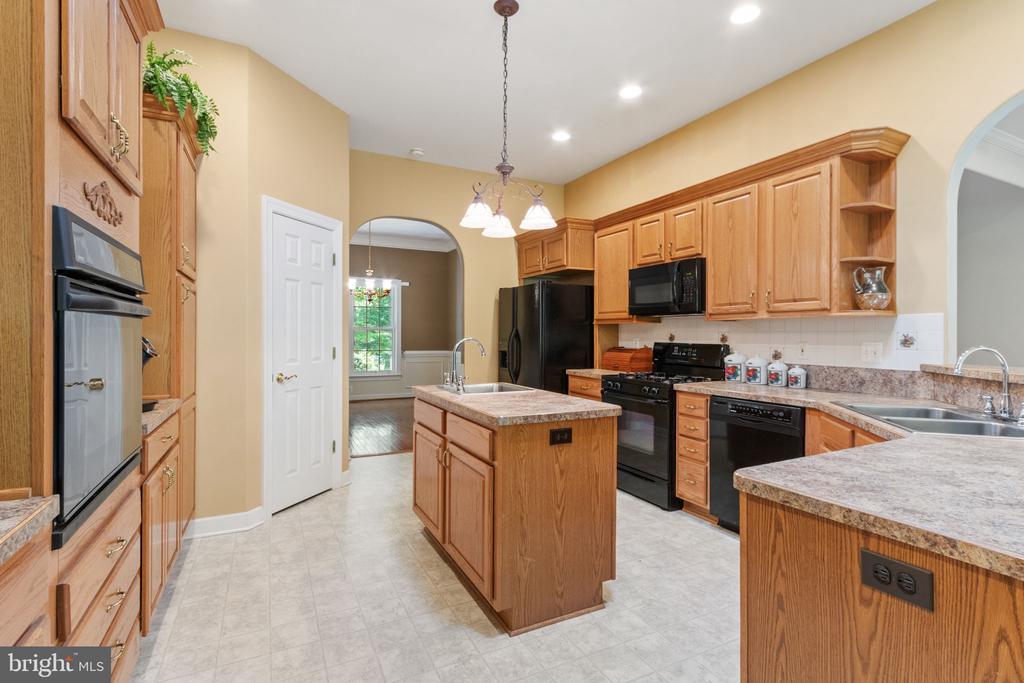 6048 WALKERS HOLLOW WAY, LOCUST GROVE, Virginia 22508, 5 Bedrooms Bedrooms, ,3 BathroomsBathrooms,Residential,6048 WALKERS HOLLOW WAY,VAOR2009436 MLS # VAOR2009436