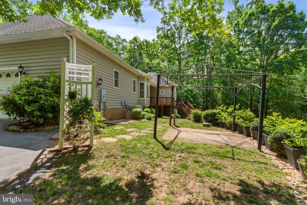 6048 WALKERS HOLLOW WAY, LOCUST GROVE, Virginia 22508, 5 Bedrooms Bedrooms, ,3 BathroomsBathrooms,Residential,6048 WALKERS HOLLOW WAY,VAOR2009436 MLS # VAOR2009436