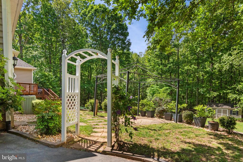 6048 WALKERS HOLLOW WAY, LOCUST GROVE, Virginia 22508, 5 Bedrooms Bedrooms, ,3 BathroomsBathrooms,Residential,6048 WALKERS HOLLOW WAY,VAOR2009436 MLS # VAOR2009436