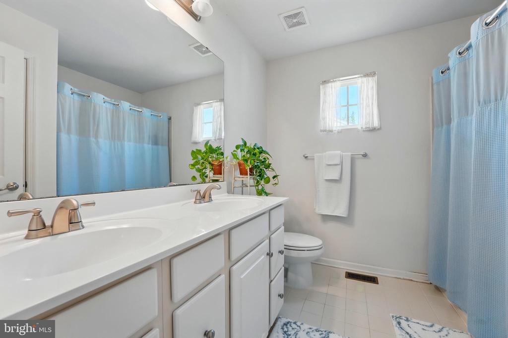 3962 LAKE ASHBY CT, WARRENTON, Virginia, 3 Bedrooms Bedrooms, ,2 BathroomsBathrooms,Residential,3962 LAKE ASHBY CT,VAFQ2016284 MLS # VAFQ2016284