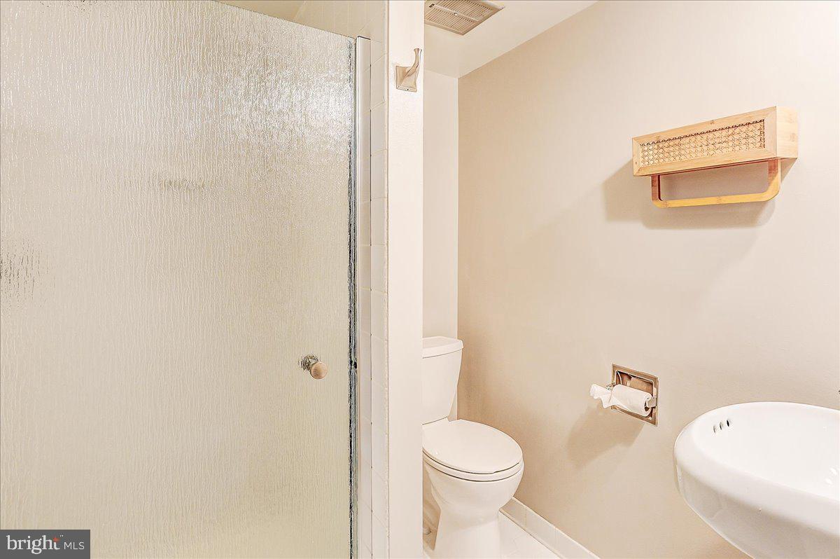 5602 ASHFIELD RD, ALEXANDRIA, Virginia 22315, 3 Bedrooms Bedrooms, ,2 BathroomsBathrooms,Residential,For sale,5602 ASHFIELD RD,VAFX2226050 MLS # VAFX2226050