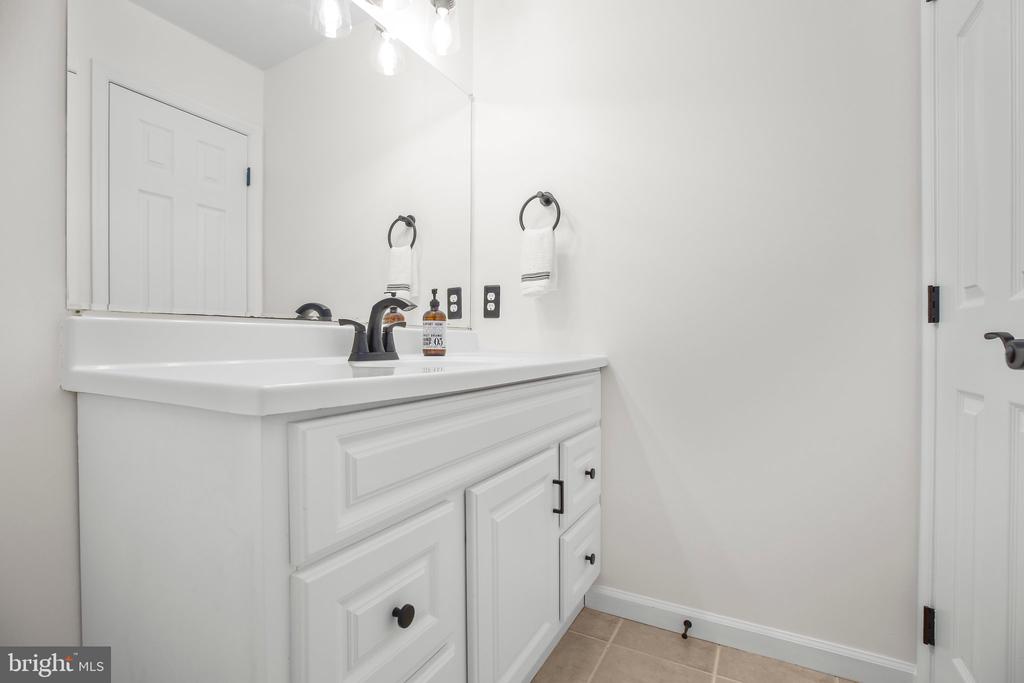 10448 WHEATLEY SCHOOL RD, MARSHALL, Virginia, 5 Bedrooms Bedrooms, ,4 BathroomsBathrooms,Residential,10448 WHEATLEY SCHOOL RD,VAFQ2016454 MLS # VAFQ2016454