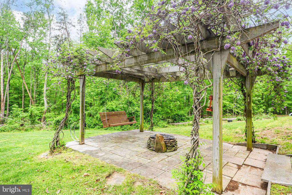 10448 WHEATLEY SCHOOL RD, MARSHALL, Virginia, 5 Bedrooms Bedrooms, ,4 BathroomsBathrooms,Residential,10448 WHEATLEY SCHOOL RD,VAFQ2016454 MLS # VAFQ2016454