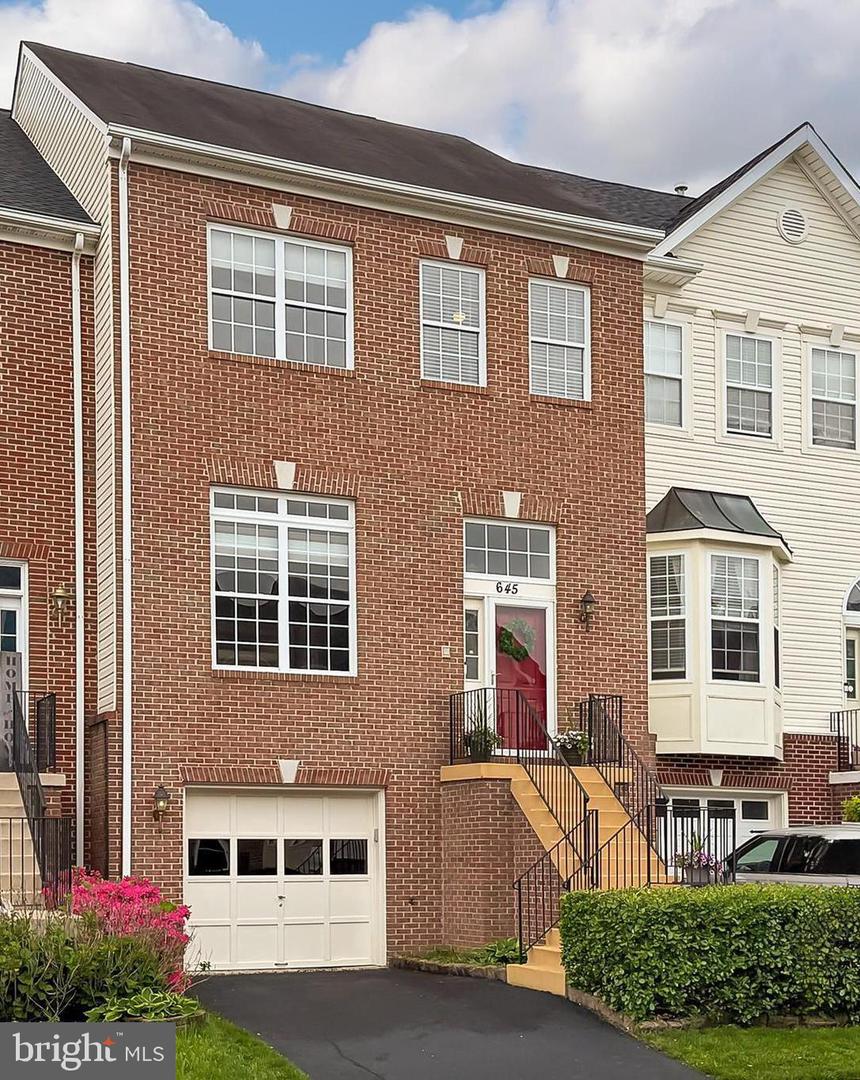 645 SPRINGHOUSE SQ SE, LEESBURG, Virginia 20175, 3 Bedrooms Bedrooms, ,2 BathroomsBathrooms,Residential,For sale,645 SPRINGHOUSE SQ SE,VALO2092228 MLS # VALO2092228