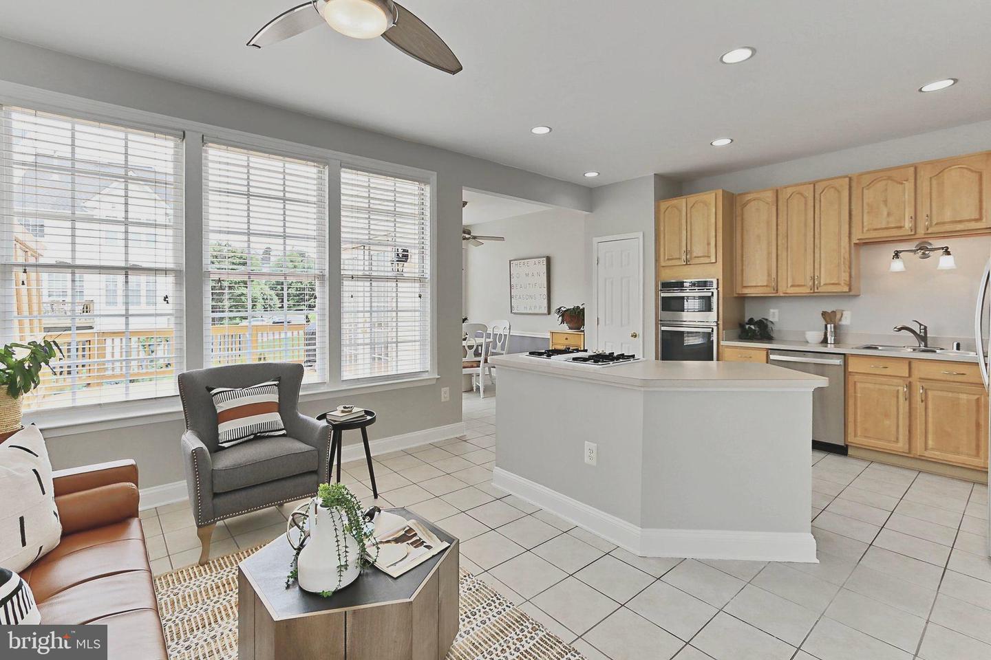 645 SPRINGHOUSE SQ SE, LEESBURG, Virginia 20175, 3 Bedrooms Bedrooms, ,2 BathroomsBathrooms,Residential,For sale,645 SPRINGHOUSE SQ SE,VALO2092228 MLS # VALO2092228