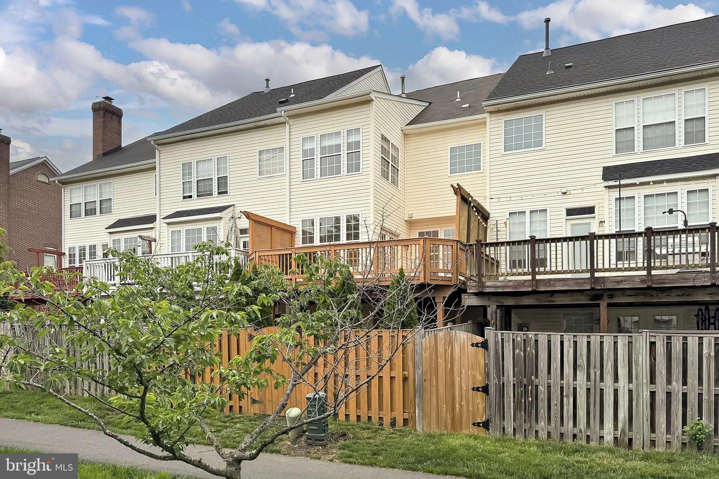 645 SPRINGHOUSE SQ SE, LEESBURG, Virginia 20175, 3 Bedrooms Bedrooms, ,2 BathroomsBathrooms,Residential,For sale,645 SPRINGHOUSE SQ SE,VALO2092228 MLS # VALO2092228