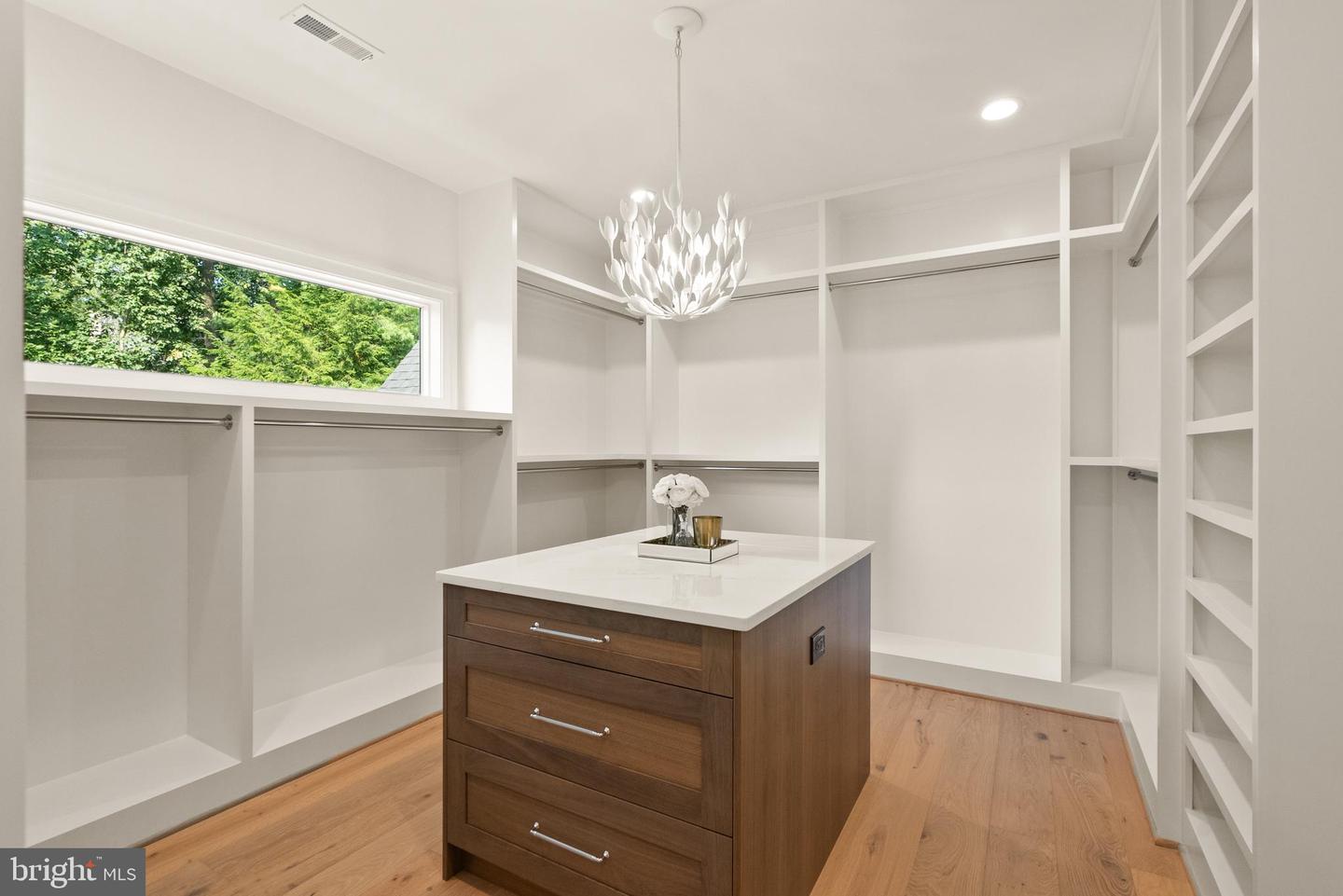 6952 DUNCRAIG CT, MCLEAN, Virginia 22101, ,Land,For sale,6952 DUNCRAIG CT,VAFX2239348 MLS # VAFX2239348