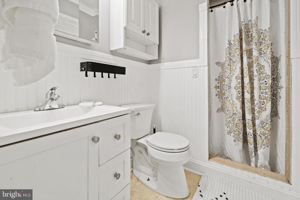 315 LAUREL AVE, FREDERICKSBURG, Virginia 22408, 4 Bedrooms Bedrooms, ,2 BathroomsBathrooms,Residential,315 LAUREL AVE,VASP2032886 MLS # VASP2032886