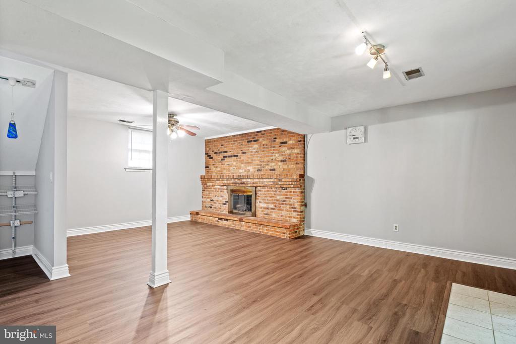 315 LAUREL AVE, FREDERICKSBURG, Virginia 22408, 4 Bedrooms Bedrooms, ,2 BathroomsBathrooms,Residential,315 LAUREL AVE,VASP2032886 MLS # VASP2032886
