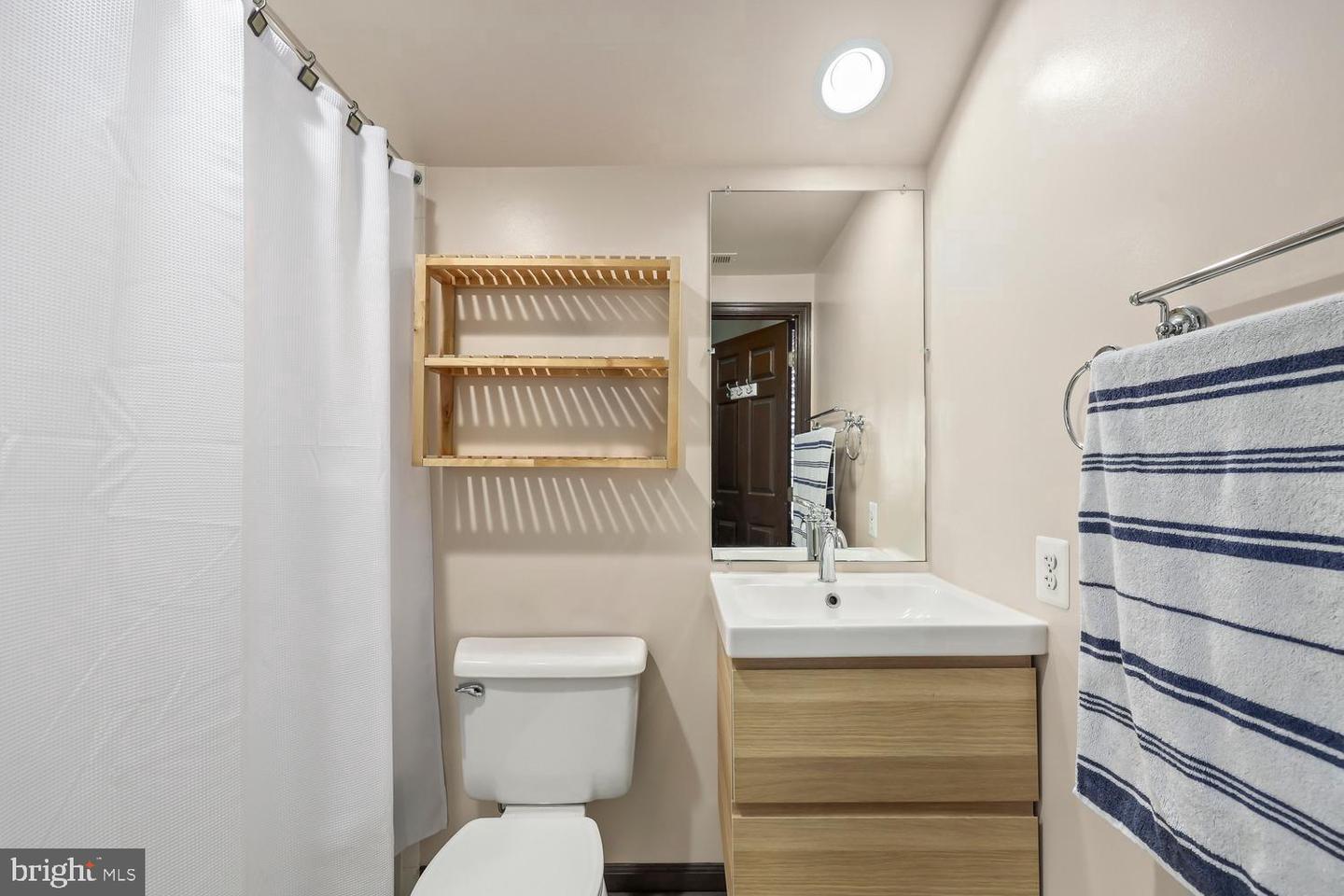 8861 ASHGROVE HOUSE LN, VIENNA, Virginia 22182, 3 Bedrooms Bedrooms, ,3 BathroomsBathrooms,Residential,For sale,8861 ASHGROVE HOUSE LN,VAFX2229606 MLS # VAFX2229606