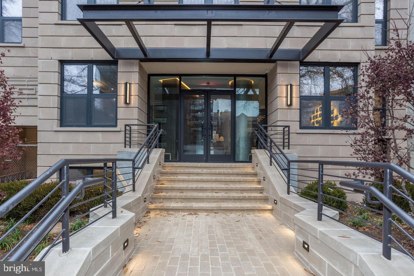 1427 RHODE ISLAND AVE NW #301, WASHINGTON, District Of Columbia 20005, 2 Bedrooms Bedrooms, ,2 BathroomsBathrooms,Residential,For sale,1427 RHODE ISLAND AVE NW #301,DCDC2193952 MLS # DCDC2193952