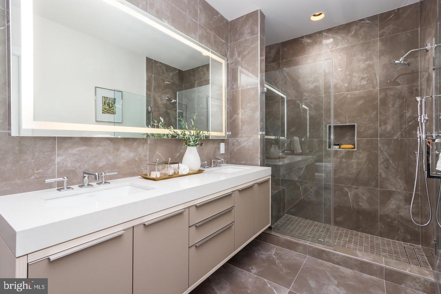 1427 RHODE ISLAND AVE NW #301, WASHINGTON, District Of Columbia 20005, 2 Bedrooms Bedrooms, ,2 BathroomsBathrooms,Residential,For sale,1427 RHODE ISLAND AVE NW #301,DCDC2193952 MLS # DCDC2193952