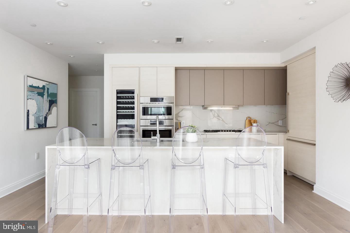 1427 RHODE ISLAND AVE NW #301, WASHINGTON, District Of Columbia 20005, 2 Bedrooms Bedrooms, ,2 BathroomsBathrooms,Residential,For sale,1427 RHODE ISLAND AVE NW #301,DCDC2193952 MLS # DCDC2193952