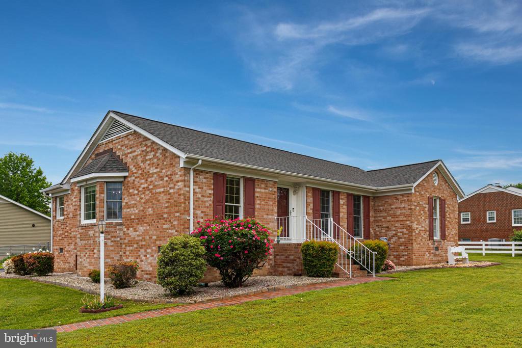 2 JUNIPER CT, FREDERICKSBURG, Virginia 22408, 3 Bedrooms Bedrooms, ,2 BathroomsBathrooms,Residential,2 JUNIPER CT,VASP2032964 MLS # VASP2032964