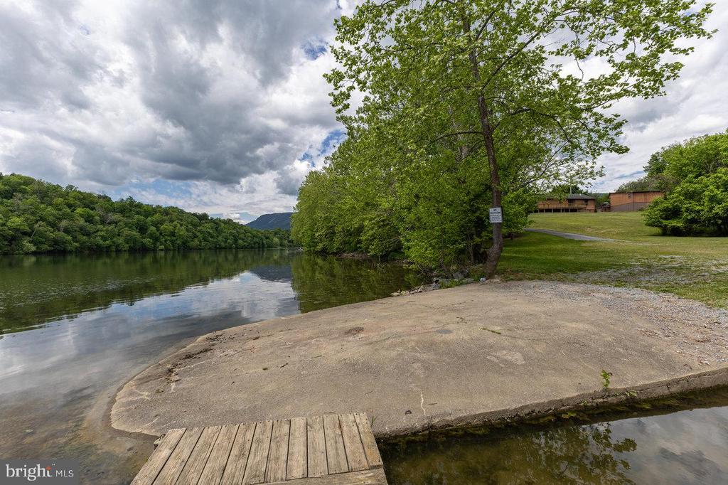 113 DOCK ST, LURAY, Virginia 22835, 3 Bedrooms Bedrooms, ,2 BathroomsBathrooms,Residential,113 DOCK ST,VAPA2004872 MLS # VAPA2004872