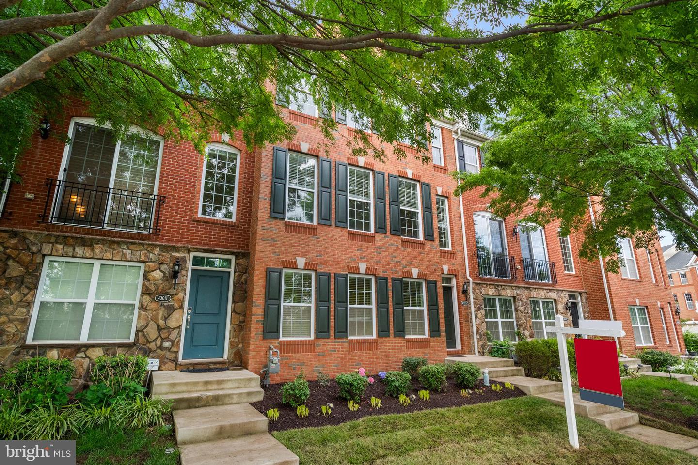 43009 SOUTHVIEW MANOR DR, ASHBURN, Virginia 20148, 4 Bedrooms Bedrooms, ,3 BathroomsBathrooms,Residential,For sale,43009 SOUTHVIEW MANOR DR,VALO2093274 MLS # VALO2093274