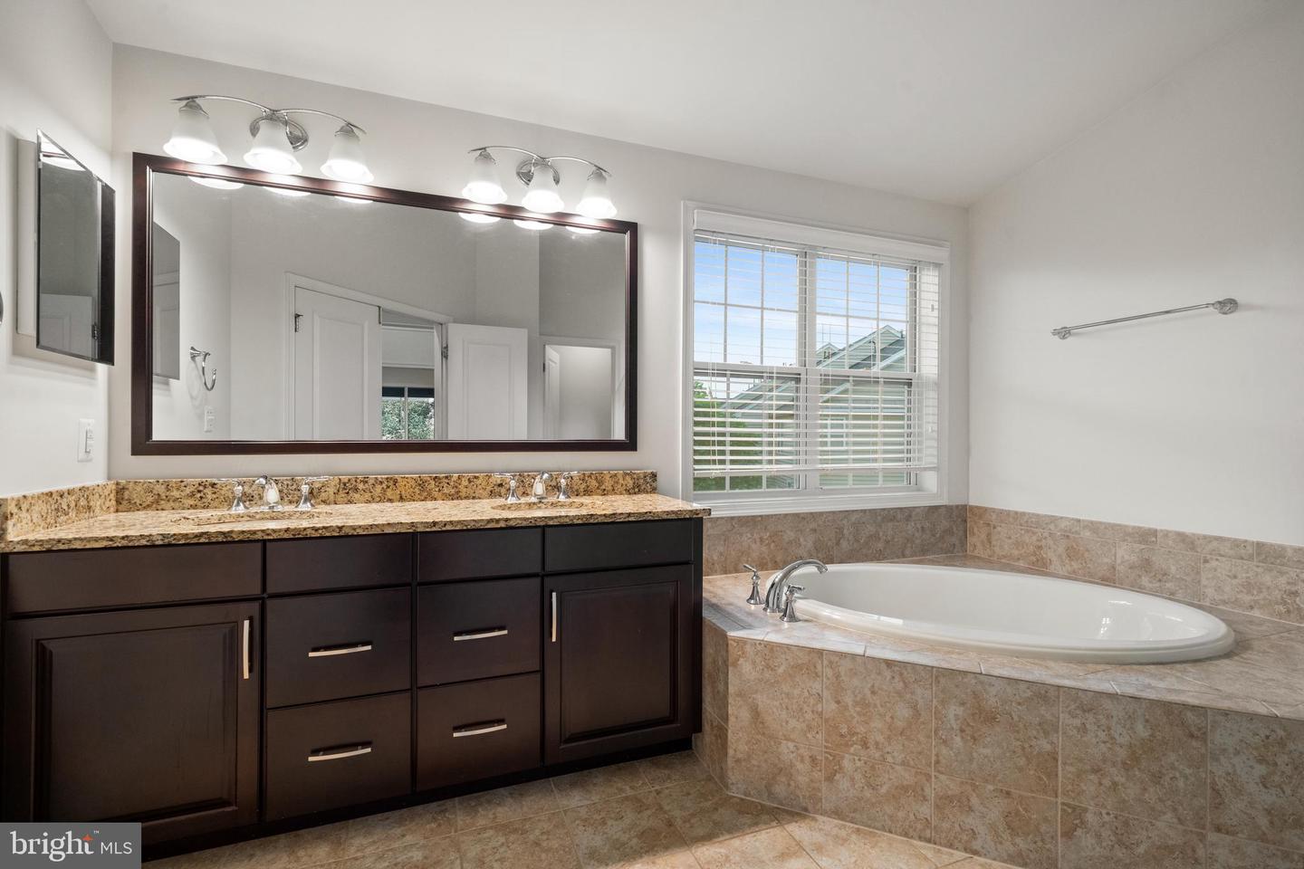 43009 SOUTHVIEW MANOR DR, ASHBURN, Virginia 20148, 4 Bedrooms Bedrooms, ,3 BathroomsBathrooms,Residential,For sale,43009 SOUTHVIEW MANOR DR,VALO2093274 MLS # VALO2093274
