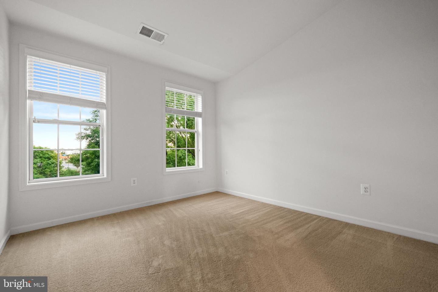 43009 SOUTHVIEW MANOR DR, ASHBURN, Virginia 20148, 4 Bedrooms Bedrooms, ,3 BathroomsBathrooms,Residential,For sale,43009 SOUTHVIEW MANOR DR,VALO2093274 MLS # VALO2093274
