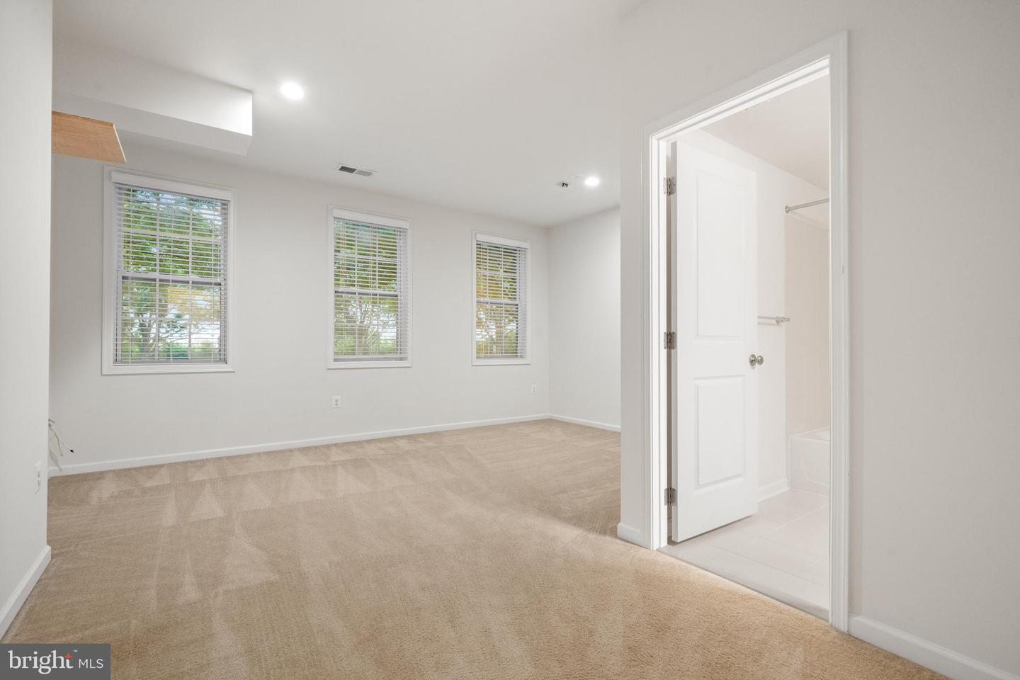 43009 SOUTHVIEW MANOR DR, ASHBURN, Virginia 20148, 4 Bedrooms Bedrooms, ,3 BathroomsBathrooms,Residential,For sale,43009 SOUTHVIEW MANOR DR,VALO2093274 MLS # VALO2093274