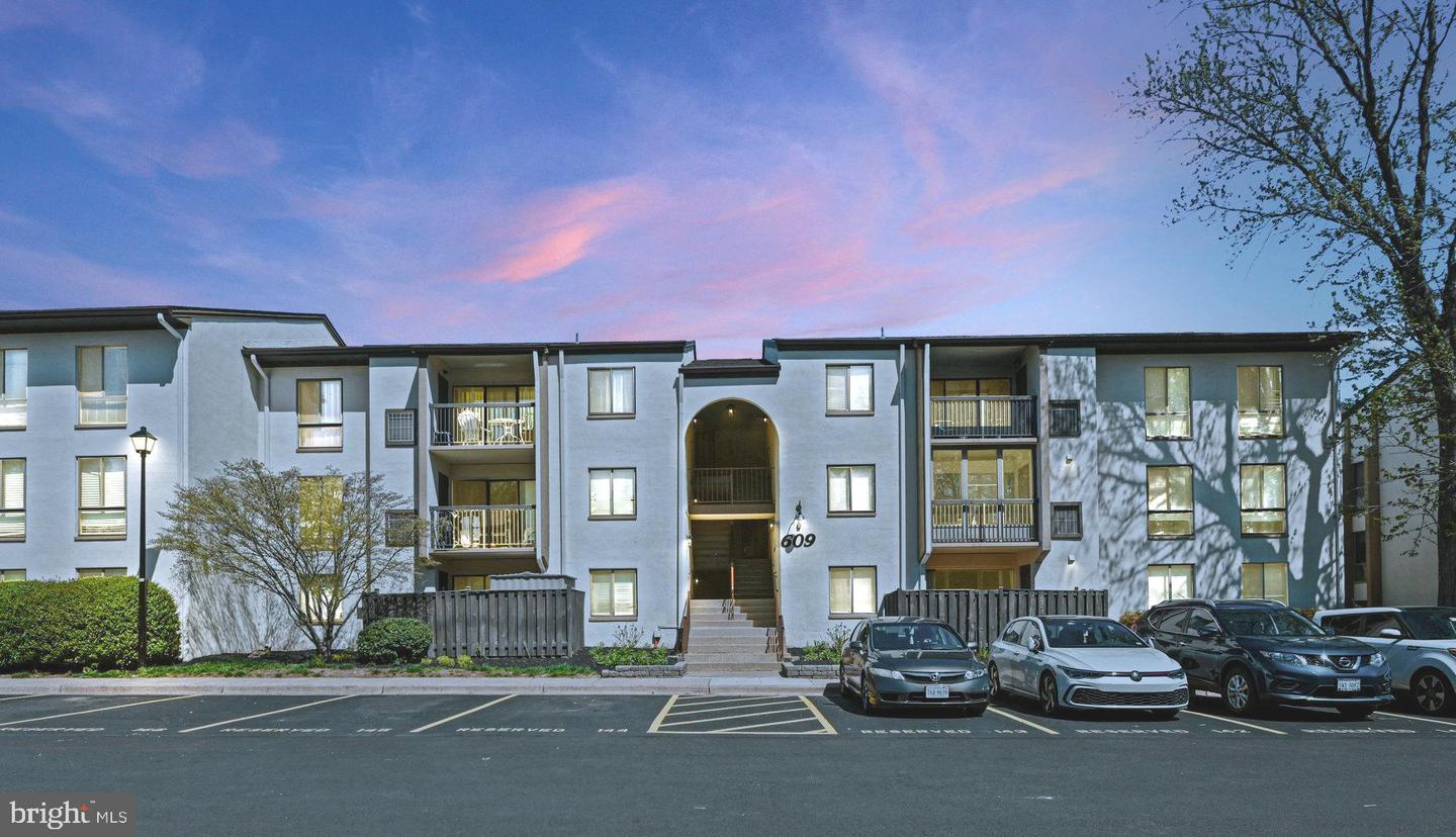 609 CENTER ST #T2, HERNDON, Virginia 20170, 1 Bedroom Bedrooms, ,1 BathroomBathrooms,Residential,For sale,609 CENTER ST #T2,VAFX2233506 MLS # VAFX2233506