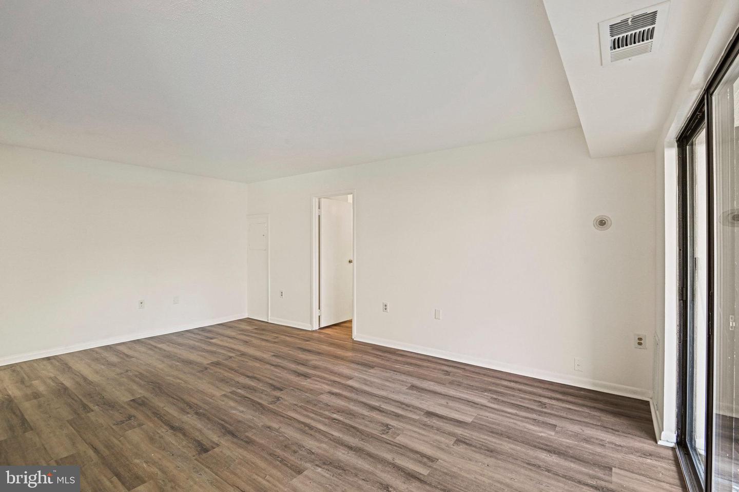 609 CENTER ST #T2, HERNDON, Virginia 20170, 1 Bedroom Bedrooms, ,1 BathroomBathrooms,Residential,For sale,609 CENTER ST #T2,VAFX2233506 MLS # VAFX2233506