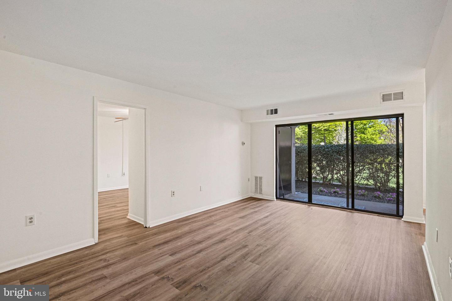 609 CENTER ST #T2, HERNDON, Virginia 20170, 1 Bedroom Bedrooms, ,1 BathroomBathrooms,Residential,For sale,609 CENTER ST #T2,VAFX2233506 MLS # VAFX2233506