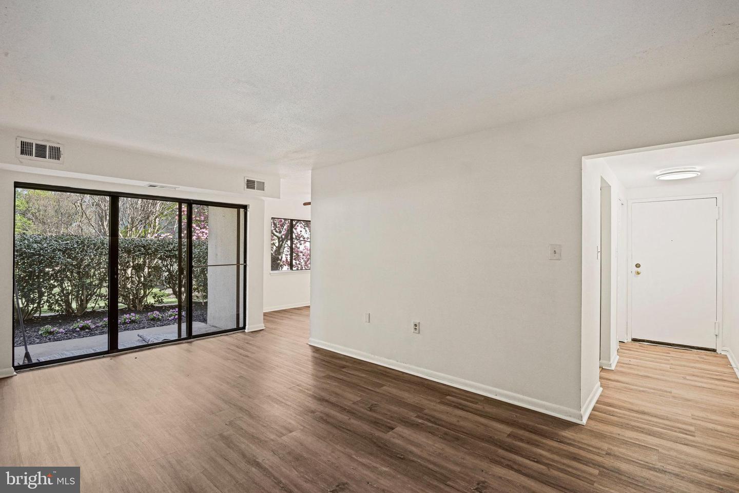 609 CENTER ST #T2, HERNDON, Virginia 20170, 1 Bedroom Bedrooms, ,1 BathroomBathrooms,Residential,For sale,609 CENTER ST #T2,VAFX2233506 MLS # VAFX2233506