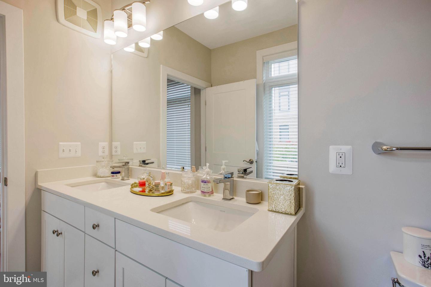 1669 BANDIT LOOP #107A, RESTON, Virginia 20190, 2 Bedrooms Bedrooms, ,2 BathroomsBathrooms,Residential,For sale,1669 BANDIT LOOP #107A,VAFX2233866 MLS # VAFX2233866
